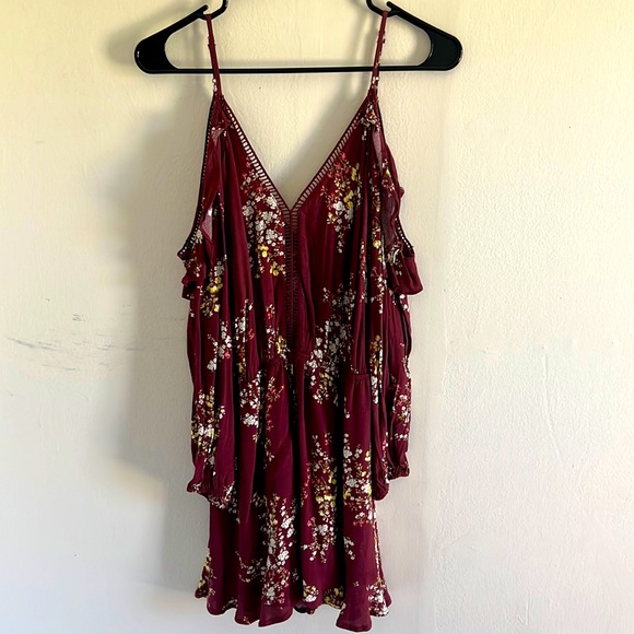 Barely worn romper! Dark red with floral printing. - Picture 1 of 3